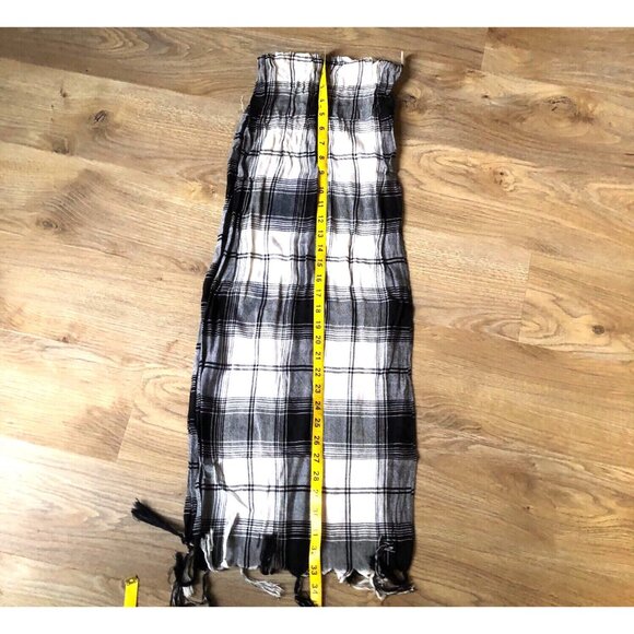 BLACK/WHITE PLAID RECTANGLE SCARF - Picture 3 of 3
